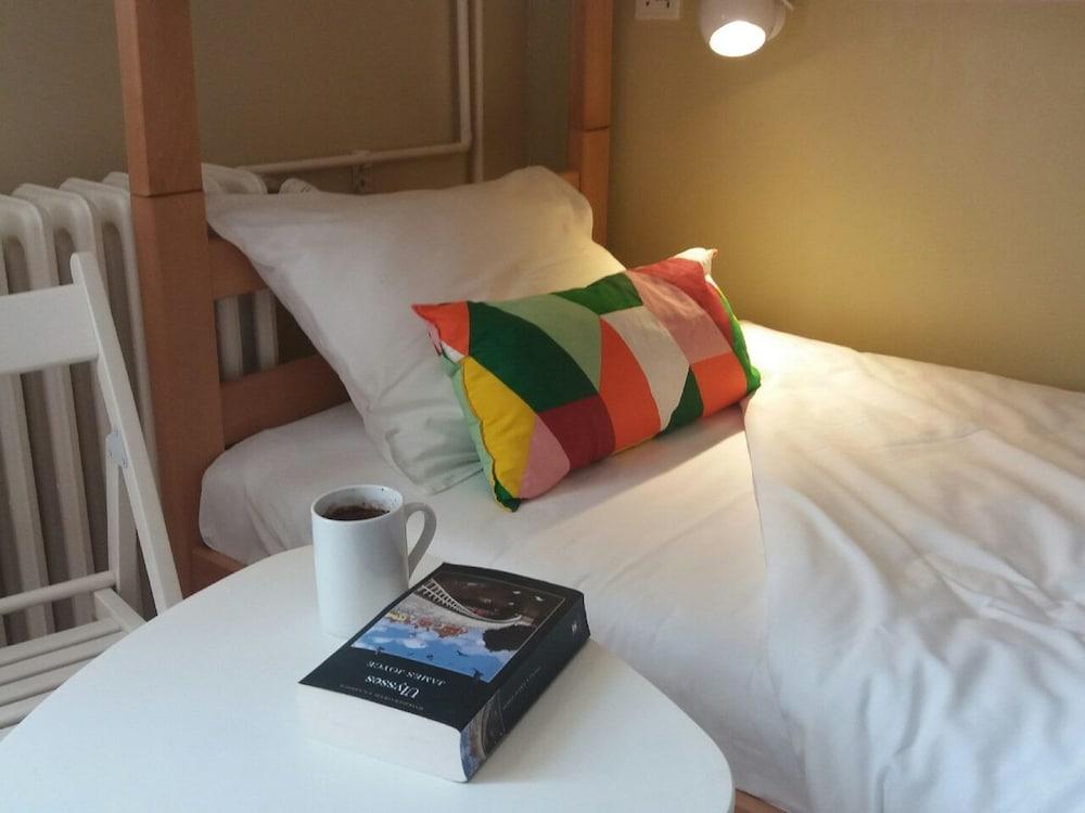 Roommates Hostel Белград Экстерьер фото