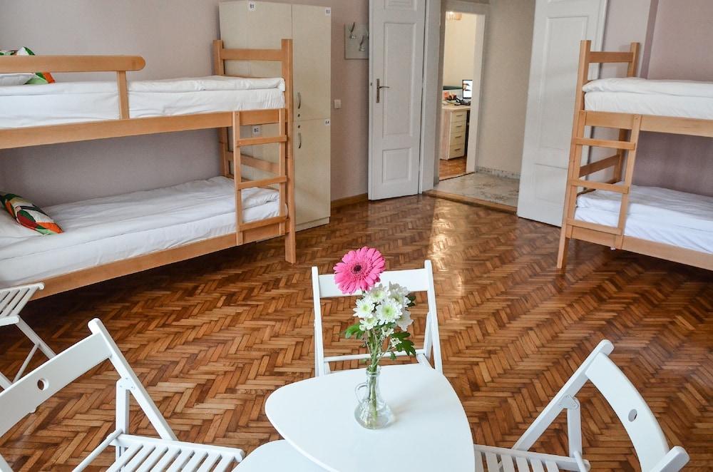 Roommates Hostel Белград Экстерьер фото