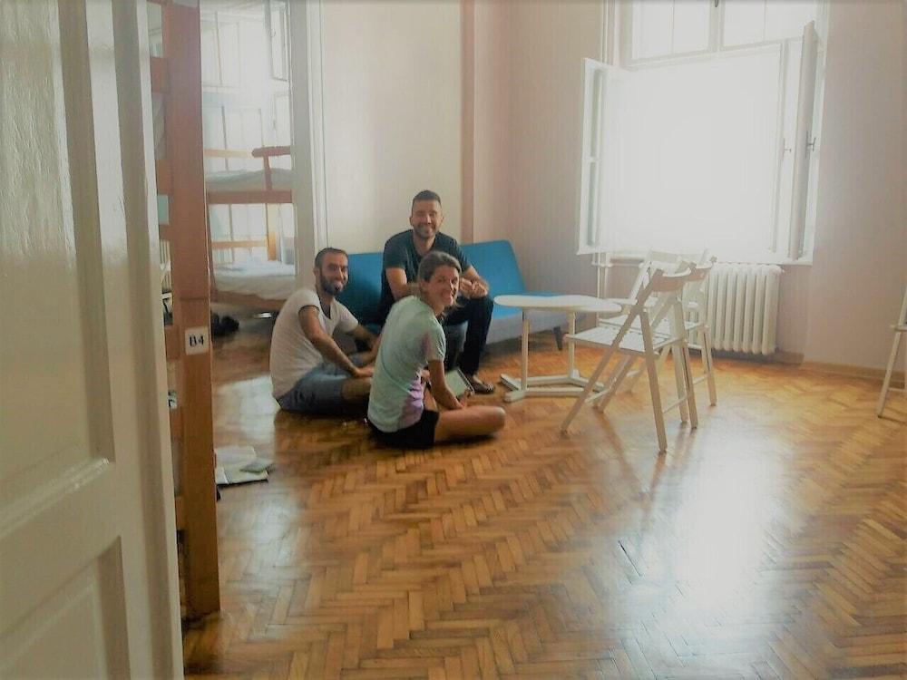 Roommates Hostel Белград Экстерьер фото