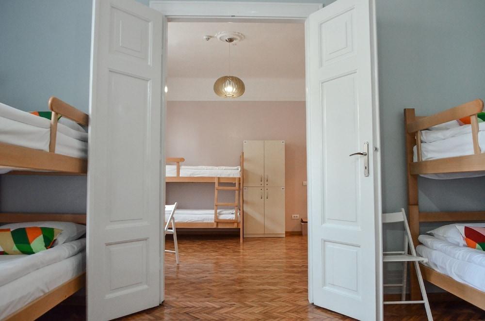 Roommates Hostel Белград Экстерьер фото