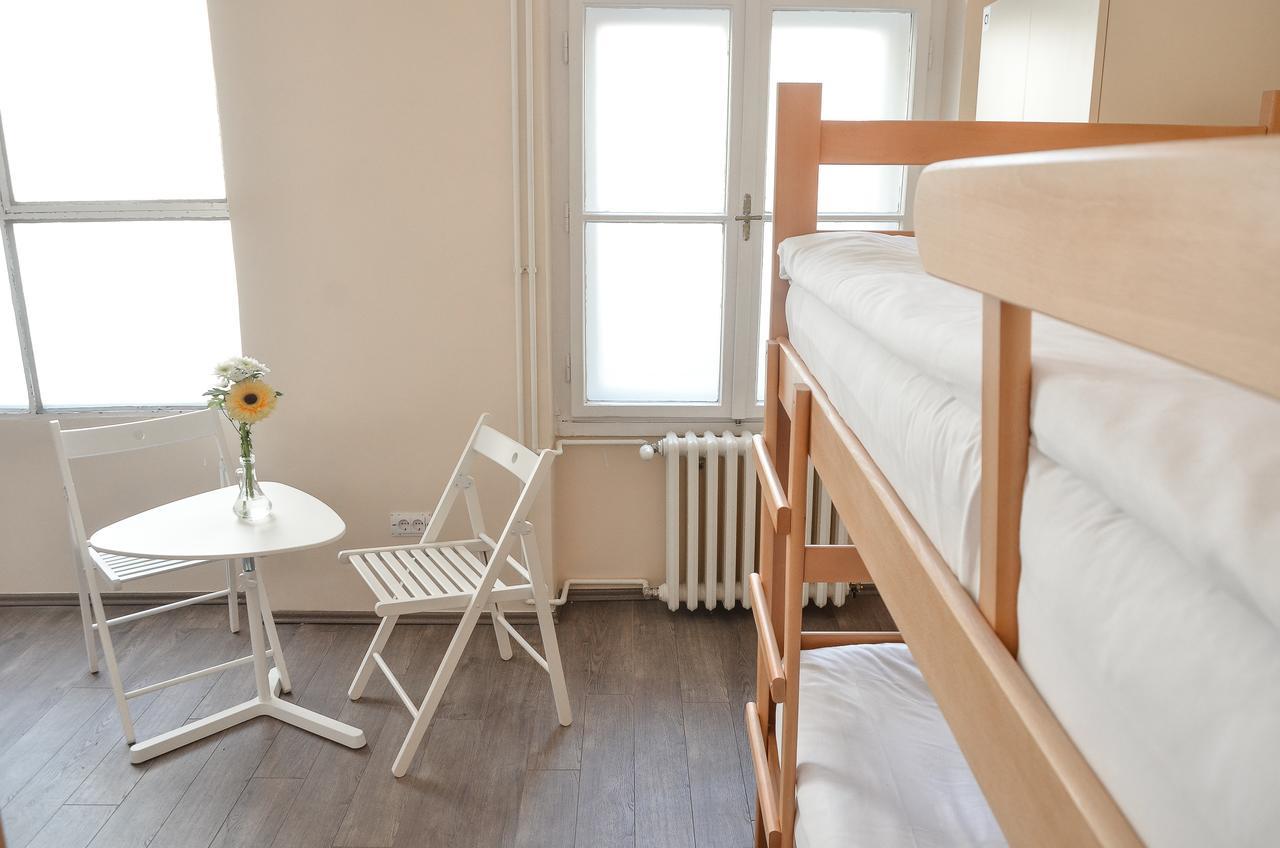 Roommates Hostel Белград Экстерьер фото