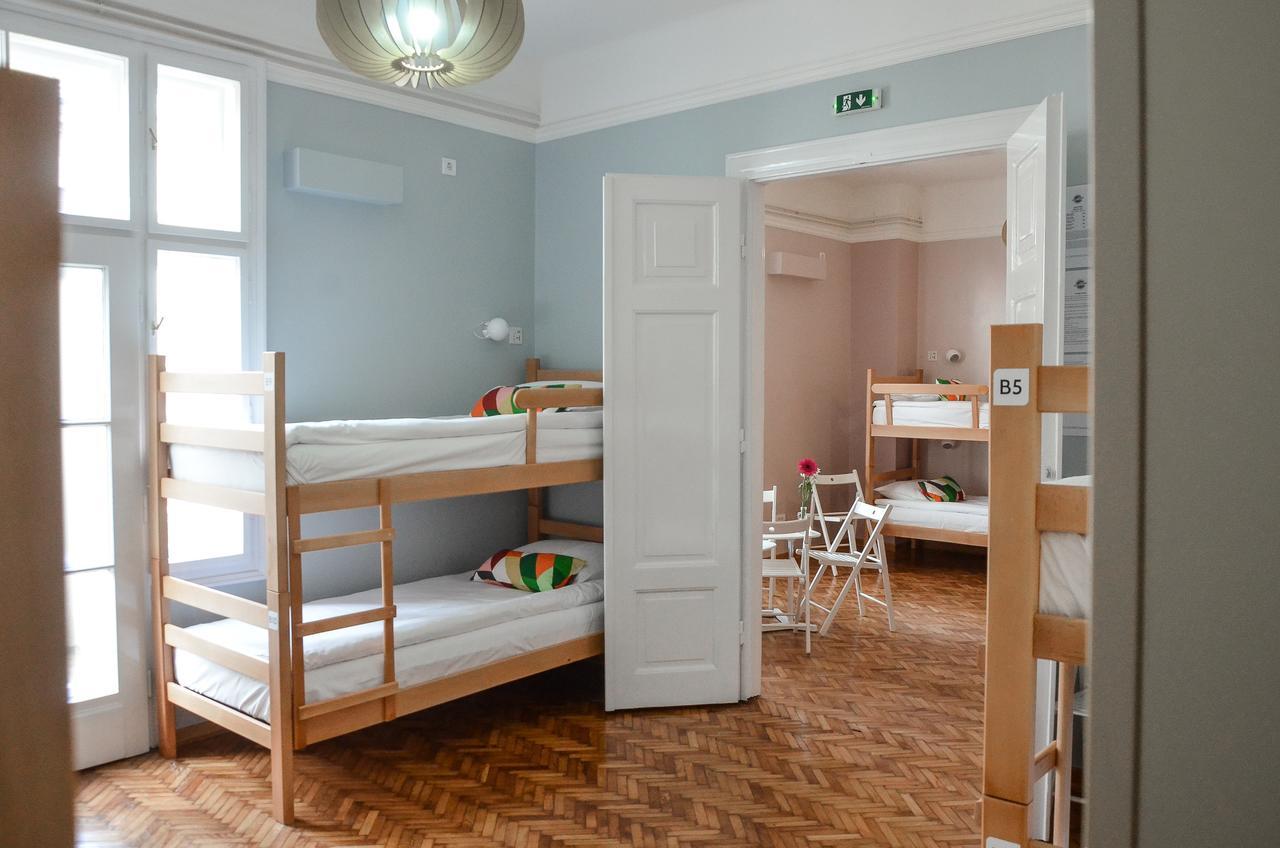 Roommates Hostel Белград Экстерьер фото