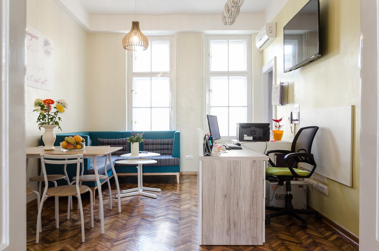 Roommates Hostel Белград Экстерьер фото