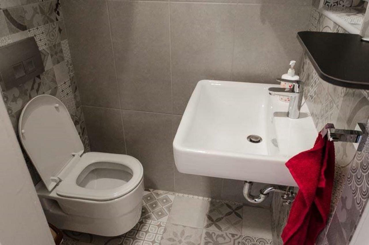 Roommates Hostel Белград Экстерьер фото